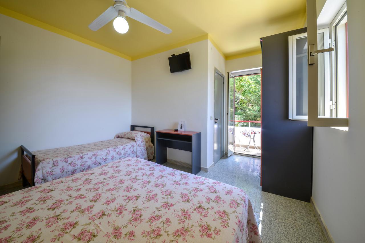 Hotel Piccolo Paradiso เปสคีชี ภายนอก รูปภาพ