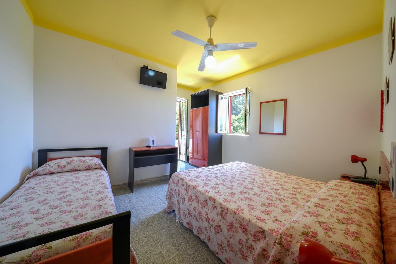 Hotel Piccolo Paradiso เปสคีชี ภายนอก รูปภาพ