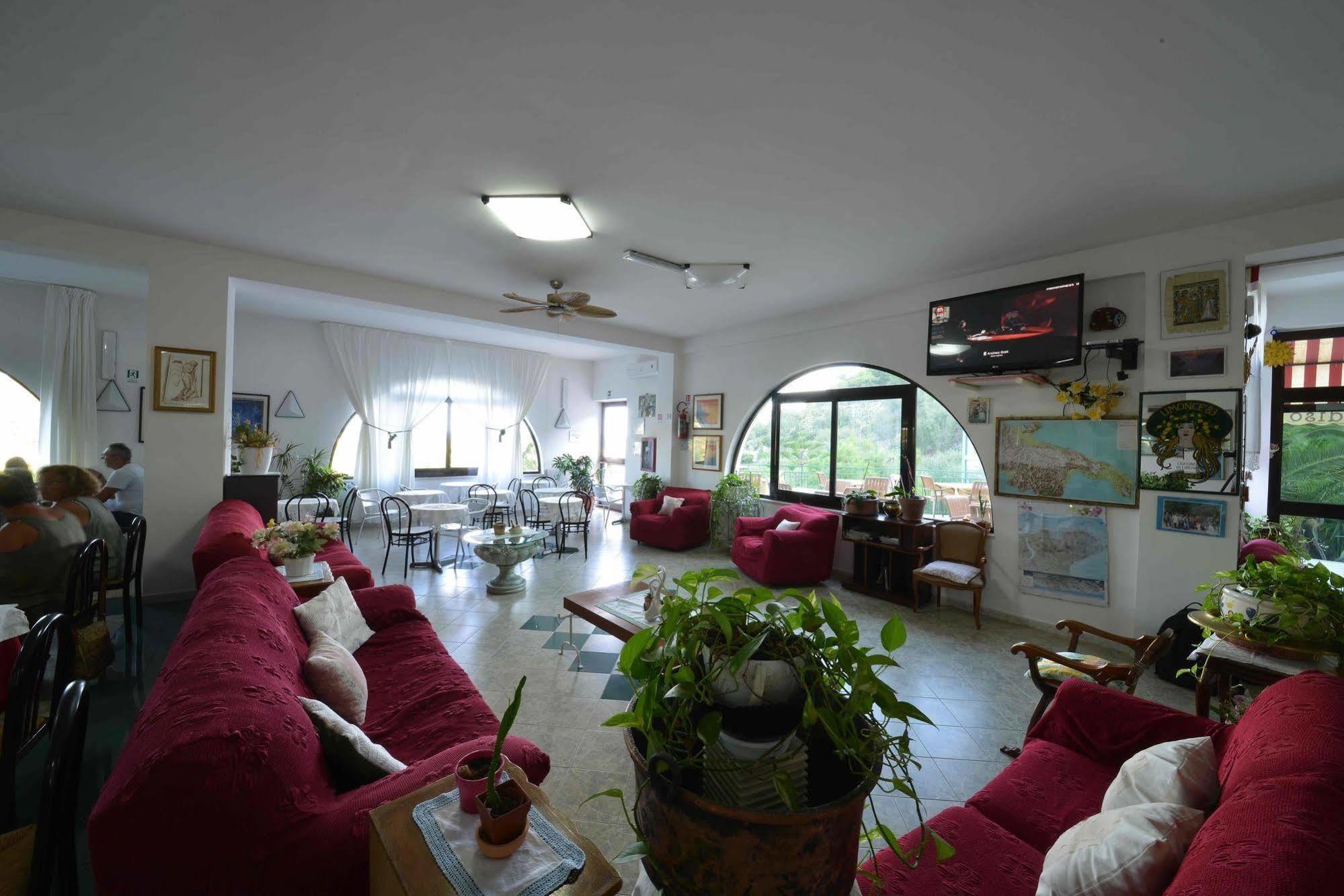 Hotel Piccolo Paradiso เปสคีชี ภายนอก รูปภาพ